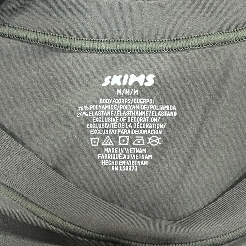SKIMS Fits Everybody Short Sleeve T-Shirt, Gunmetal, Size Medium - NWT - Picture 8 of 9